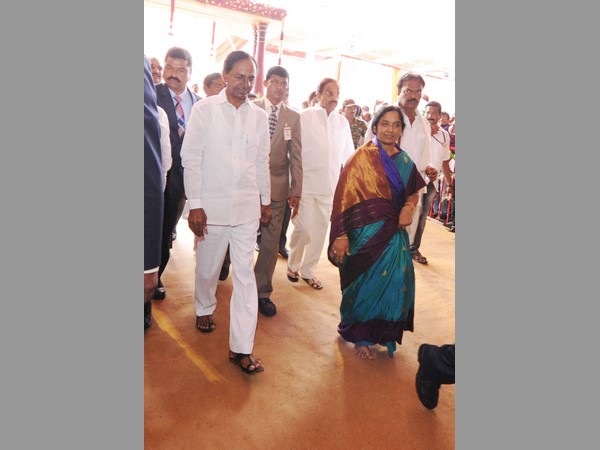 తెలంగాణ సీఎంకు ఘన స్వాగతం