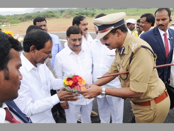 నిండు మనస్సుతో ఆశీర్వదించాలని..