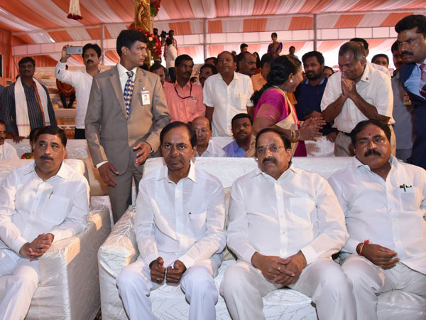 వ్యక్తిగత సిబ్బందిని కూడా రానివ్వలేదు