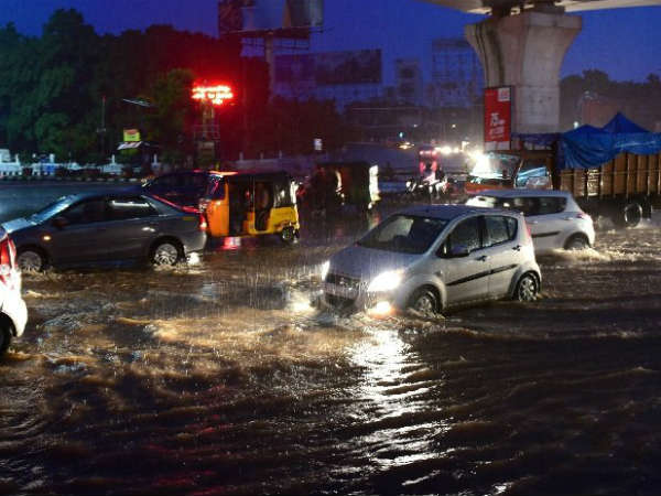 ఆహార పొట్టాల పంపిణీ...