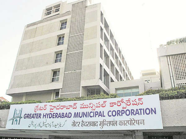 ఇళ్లల్లోకి, దుకాణాల్లోకి వరద నీరు...