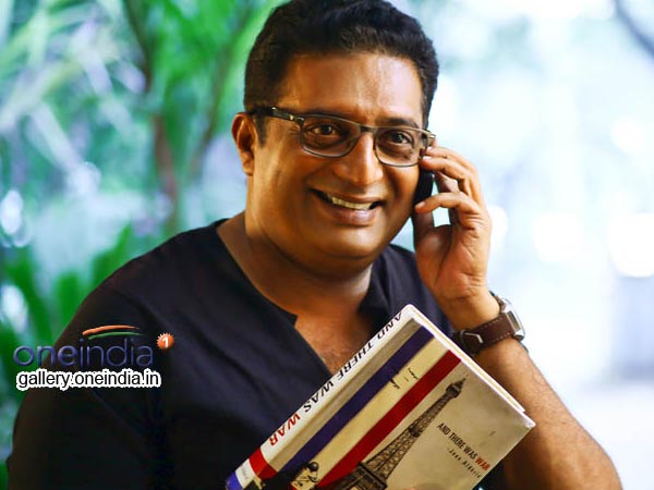  అవార్డు వెనక్కి వార్తలు చూసి నవ్వుకున్నాను