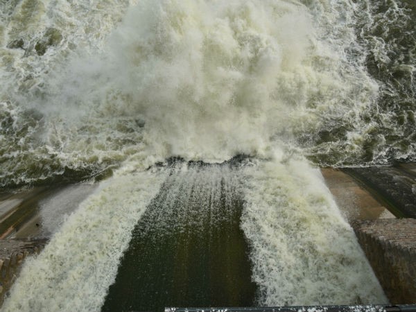 మూసీ ప్రాజెక్టు గేట్లు ఎత్తారు