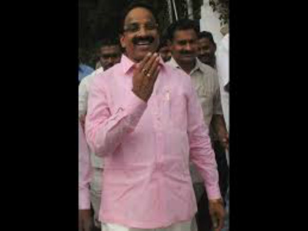 మాజీ మంత్రి మండవ వెంకటేశ్వర్రావుపై టిఆర్ఎస్ నజర్ మాజీ మంత్రి మండవ వెంకటేశ్వర్రావుపై టిఆర్ఎస్ నజర్