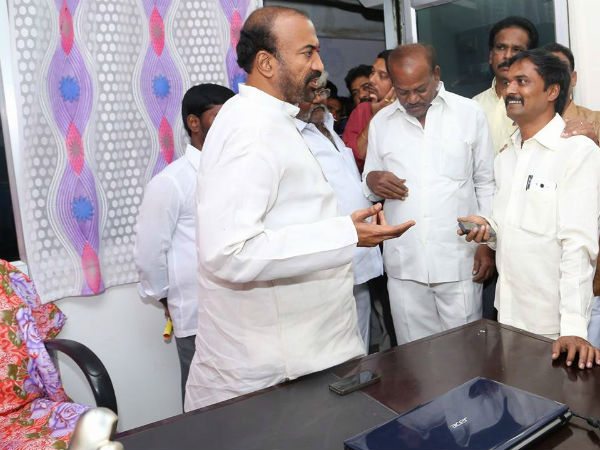  చెక్ పెట్టేందుకే: