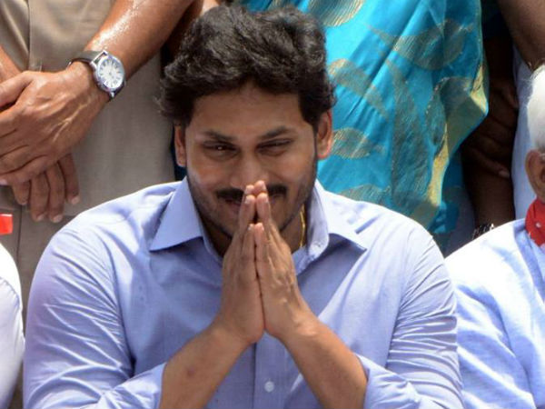 సాక్షి వద్దు.. అంటూ ఈనాడును ప్రస్తావిస్తూ