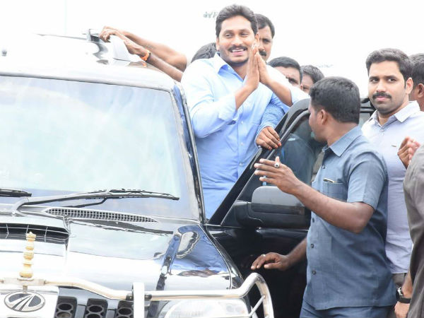 ప్రత్యేక విమానంలో కోర్టుకు జగన్‌