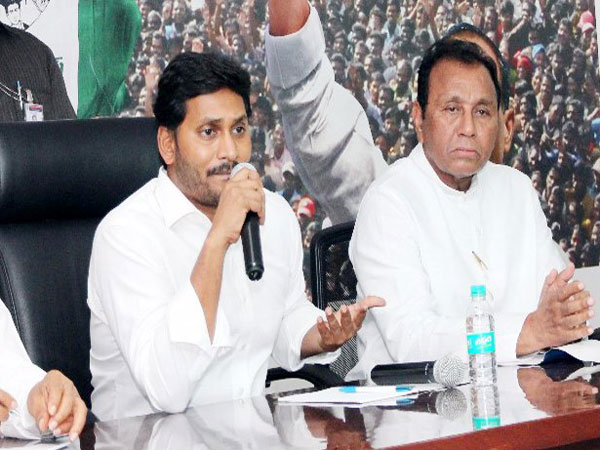 బాబు పార్టీ పునాదులు కదిలేలా..