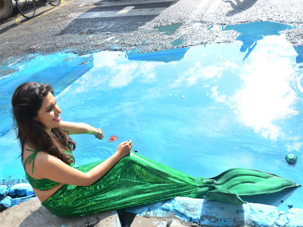  నీటిలో నటి సోనూ గౌడ