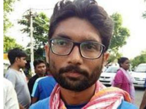 జిగ్నేశ్ మేవానీతోనూ హస్తం పార్టీ నేతల చర్చలు