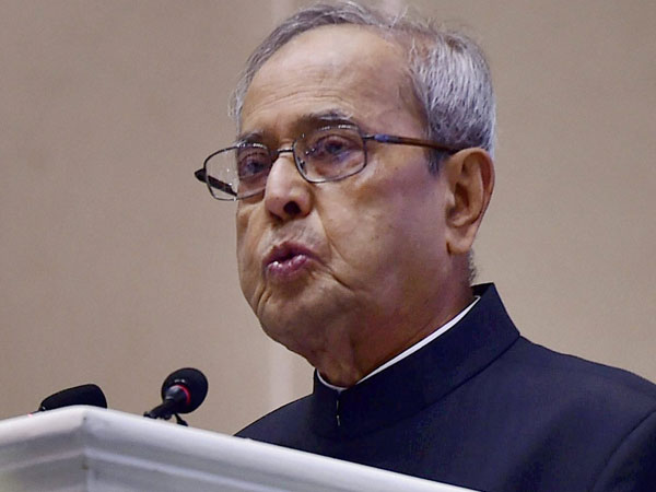 ముంబై దాడుల సమయంలో పాక్ మంత్రికి ప్రణబ్ ఇలా