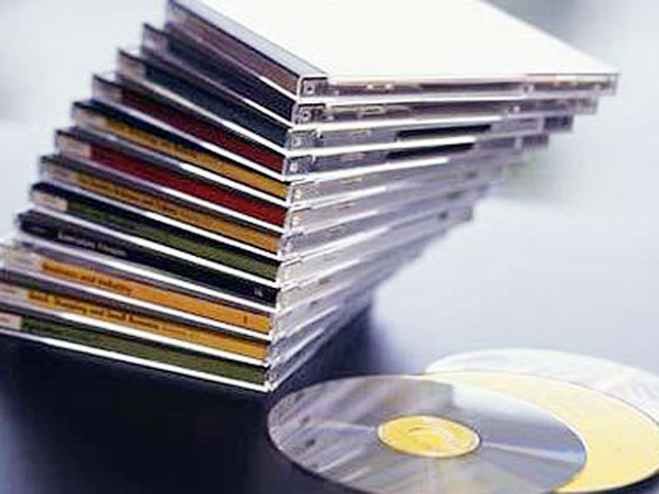  304సీడీలు స్వాధీనం: