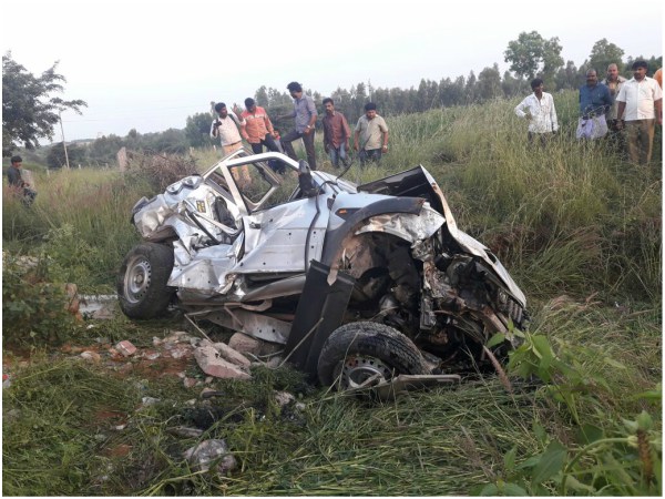 Car rammed into a bus shelter in ramanagara kills six people in Karnataka