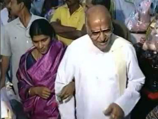 1995లో లక్ష్మీ పార్వతి పక్షం.. 1999లో కాంగ్రెస్ నుంచి ఎన్నిక