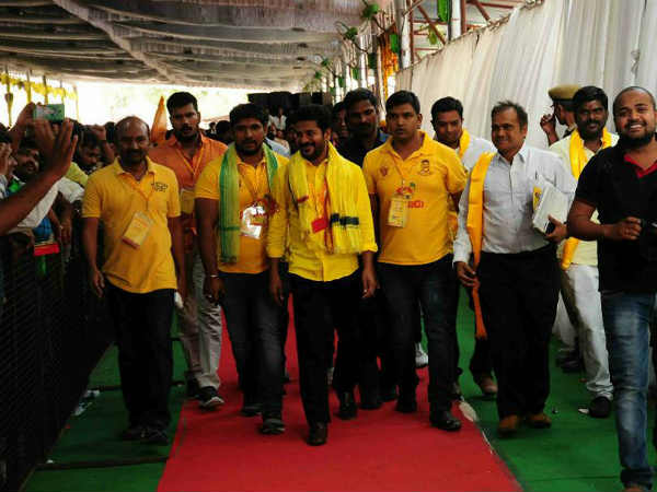 టిలో కాంగ్రెస్‍‌కు ఒక్క సీటు రాదు మరి రేవంత్ ఎందుకు