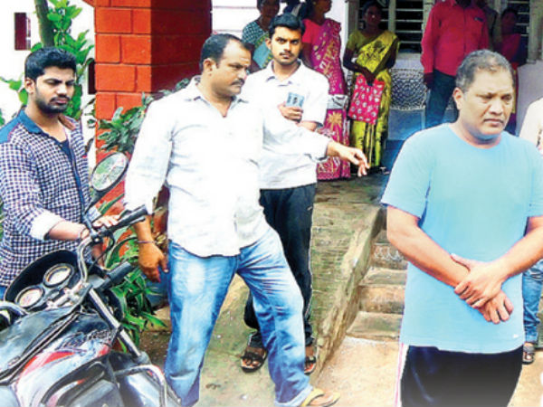 పద్మలత కుటుంబంతో పరిచయం చేసుకొని