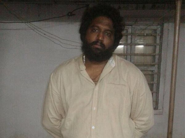 పనిచేయని ఫోన్ అంటగట్టి..
