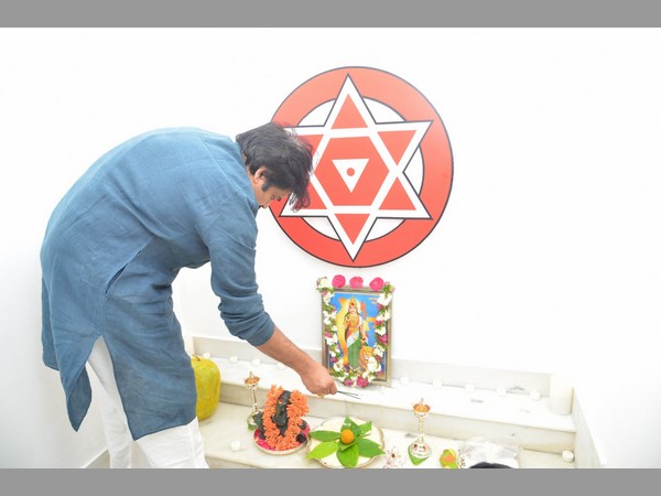 అందుకే రాజకీయ నాయకులు యువతను దూరంగా