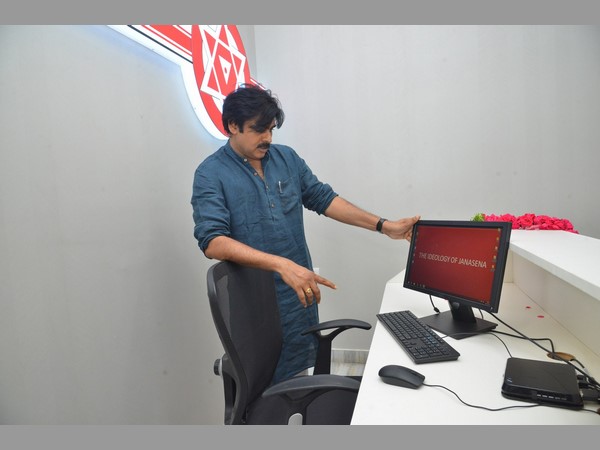 కార్యాలయంలో ప్రతి విభాగాన్ని పరిశీలించిన పవన్