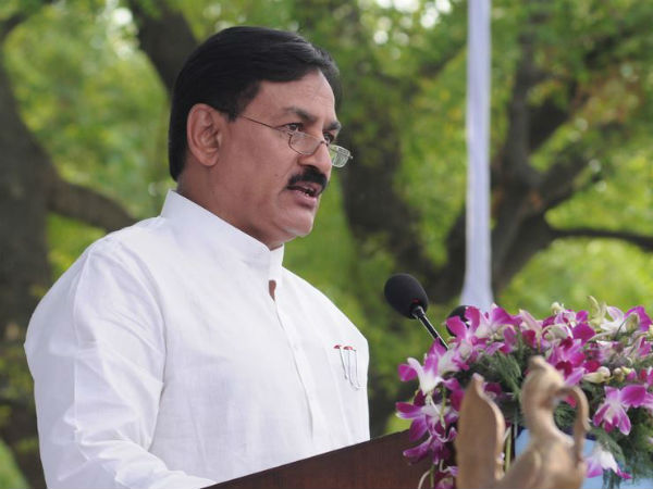  తర్వాతీ స్థానంలో కాంగ్రెస్ నేతలు శక్తిసిన్హ్, భరత్ సింగ్ సోలంకి