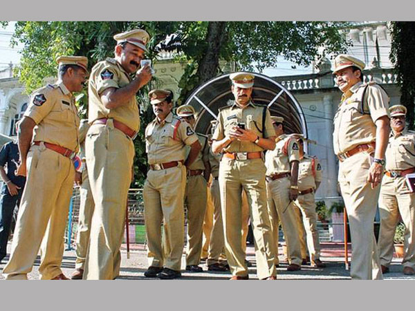 అలా ప్రశ్నించడంతో నిజాలు అలా ప్రశ్నించడంతో నిజాలు