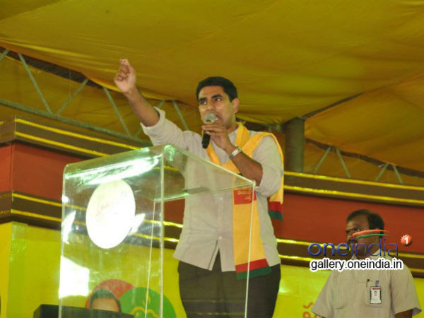 లోకేష్‌ను తోసేసిన కార్యకర్తలు
