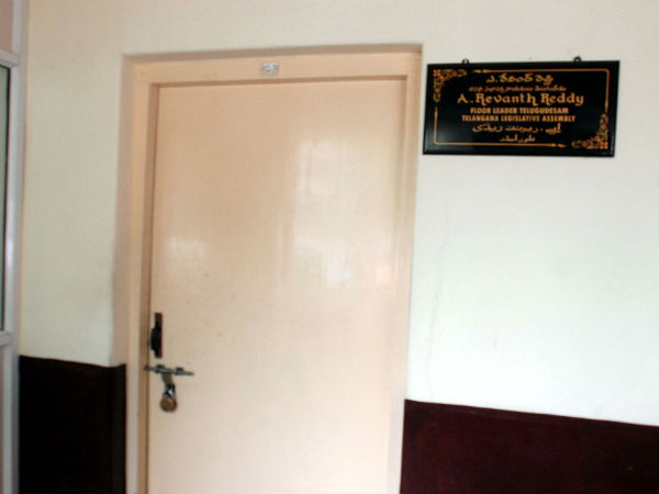 అనేక సంక్షోభాలు అన్నారు.. కానీ ఎవరిని ఉద్దేశించి