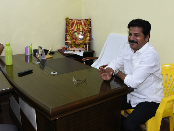 అంతకుముందు రాజీనామాపై జోరుగా ప్రచారం