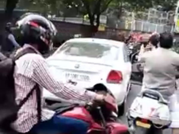 సీసీటీవీలో నిక్షిప్తం సీసీటీవీలో నిక్షిప్తం