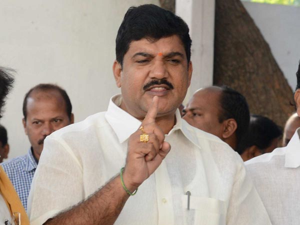 సంధి కుదిర్చే ప్రయత్నం చేసిన దూళిపాళ్ల