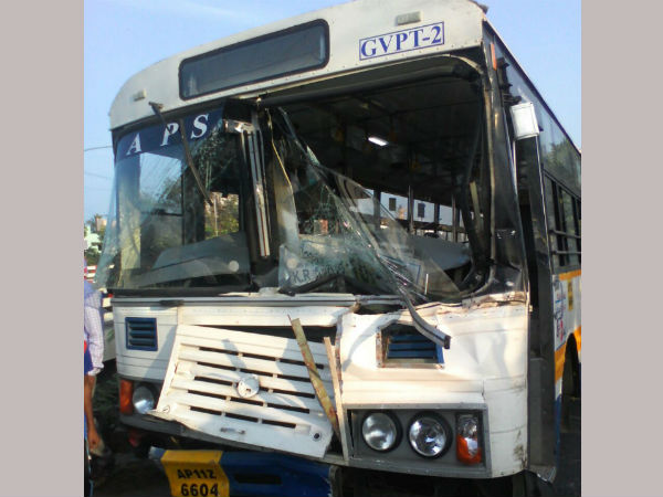  అక్కడికక్కడే మృతి