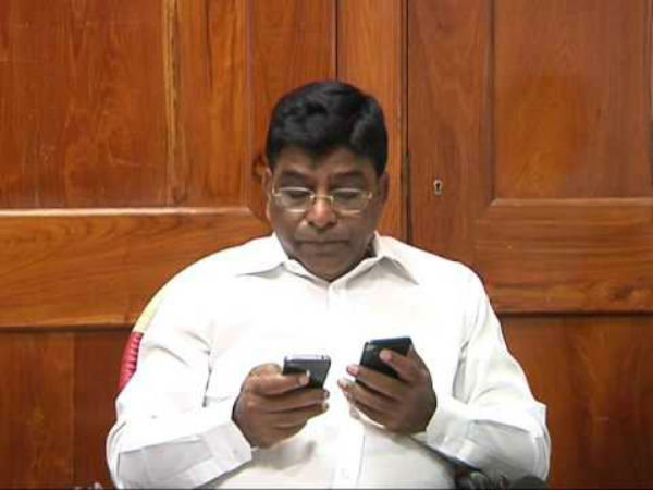 ఆ మహిళతో మట్లాడా.... ఆ మహిళతో మట్లాడా....