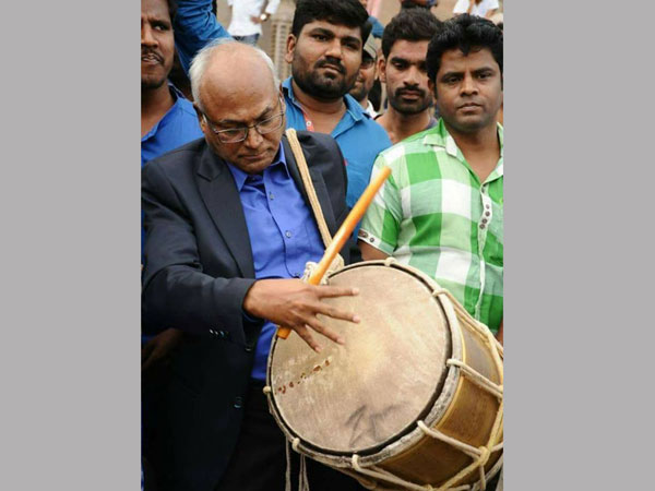 గృహ నిర్బంధంలో ఉంటేనే మంచిది గృహ నిర్బంధంలో ఉంటేనే మంచిది