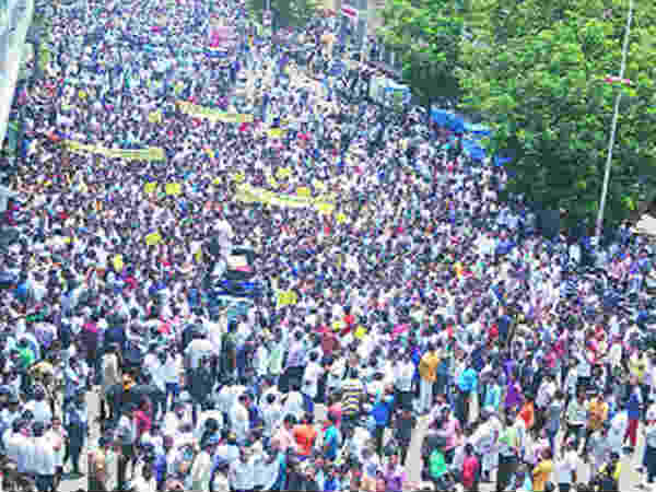 గుజరాత్‌లో మోదీ చరిస్మా కొడిగడుతోందా?