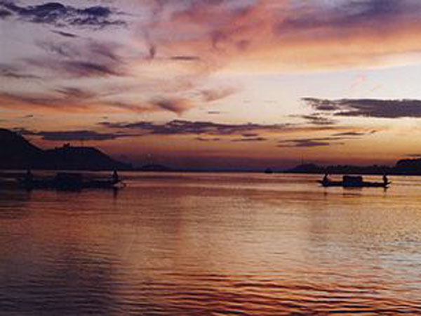 భారత్, బంగ్లాలకు తీరని నష్టం.. భారత్, బంగ్లాలకు తీరని నష్టం..