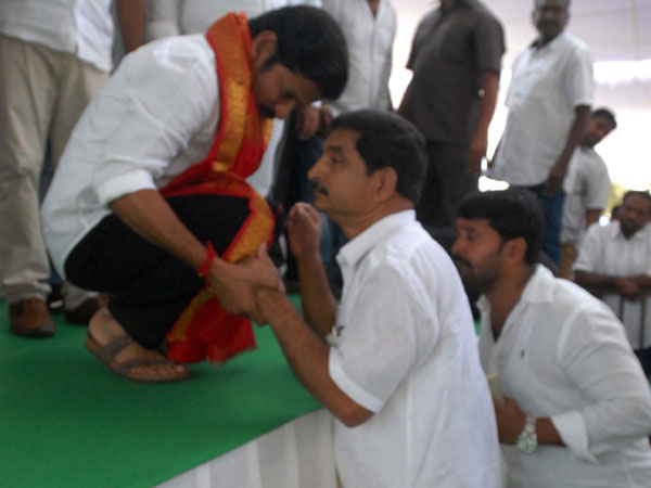 బిళ్యానాయక్కు దేవరకొండ టిక్కెట్టుకు మార్గం సుగమం బిళ్యానాయక్కు దేవరకొండ టిక్కెట్టుకు మార్గం సుగమం