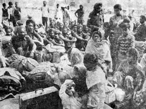  రెచ్చిపోయిన అల్లరిమూకలు: