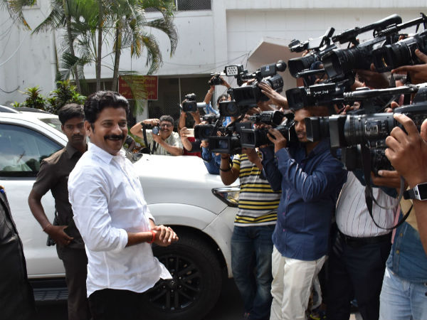 రేవంత్‌రెడ్డి ఎమ్మెల్యే పదవికి రాజీనామాపై ఏం చేస్తారు