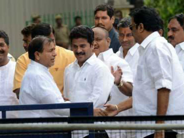 రేవంత్ రాజీనామా ఆమోదిస్తే కొత్త చిక్కులు