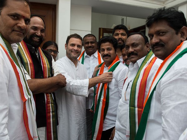 టీఎన్ఎస్ఎఫ్ నేత ఇలా