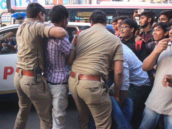 లైంగికంగా వేధించారు