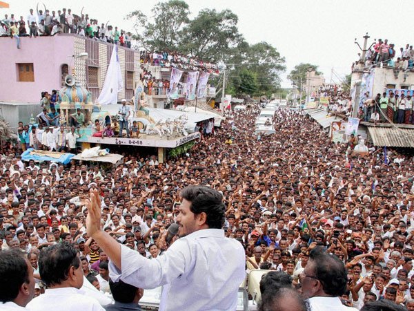 తొలి రోజు జగన్ పాదయాత్ర తొలి రోజు జగన్ పాదయాత్ర