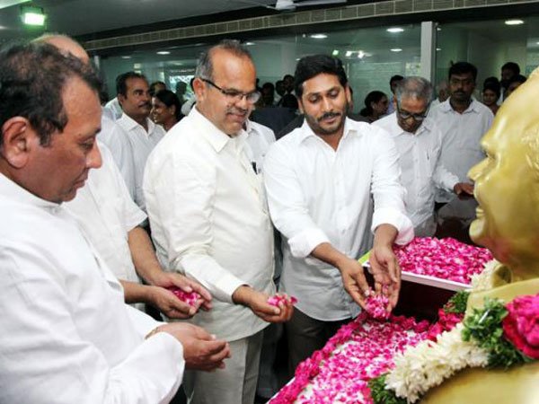 ఇదీ లక్ష్యం, మార్పులు చేర్పులకు అవకాశం ఇదీ లక్ష్యం, మార్పులు చేర్పులకు అవకాశం