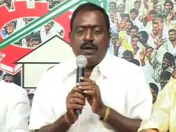  కార్యక్రమాలకు దూరంగా మాజీ మంత్రులు