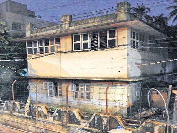 అమ్మకానికి ఇల్లు