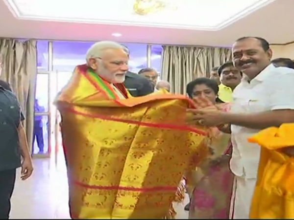 అదీ మోడీ సంస్కారం...