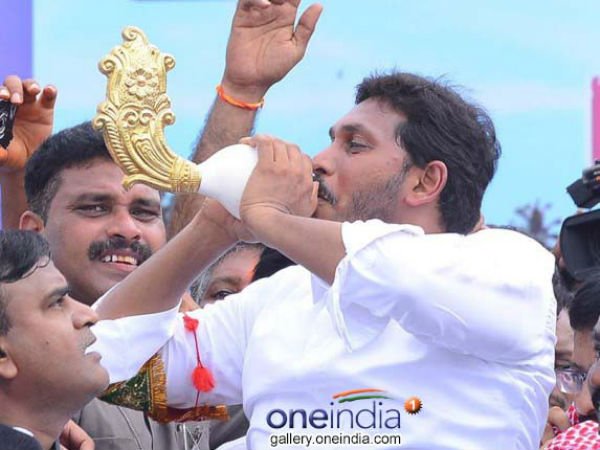 తప్పుదారి పట్టిస్తున్న చంద్రబాబు