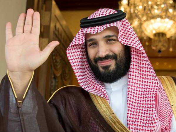 తండ్రికి సలహాదారుగా రాజకీయాల్లోకి...