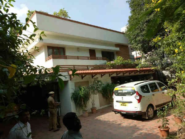 అధికారులే నకిలి పత్రాలు పెడితే !