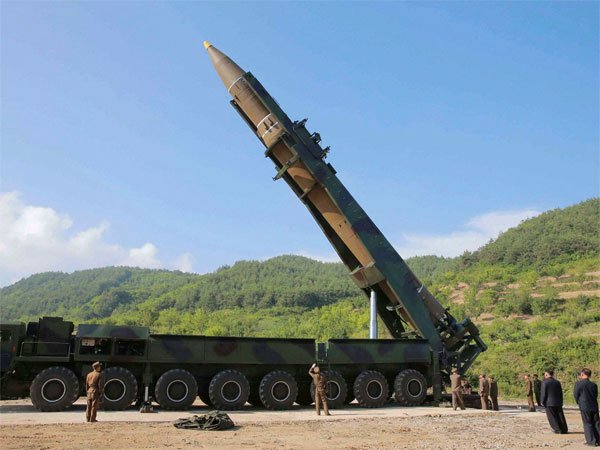 అణుదాడి చేస్తామని హెచ్చరిక